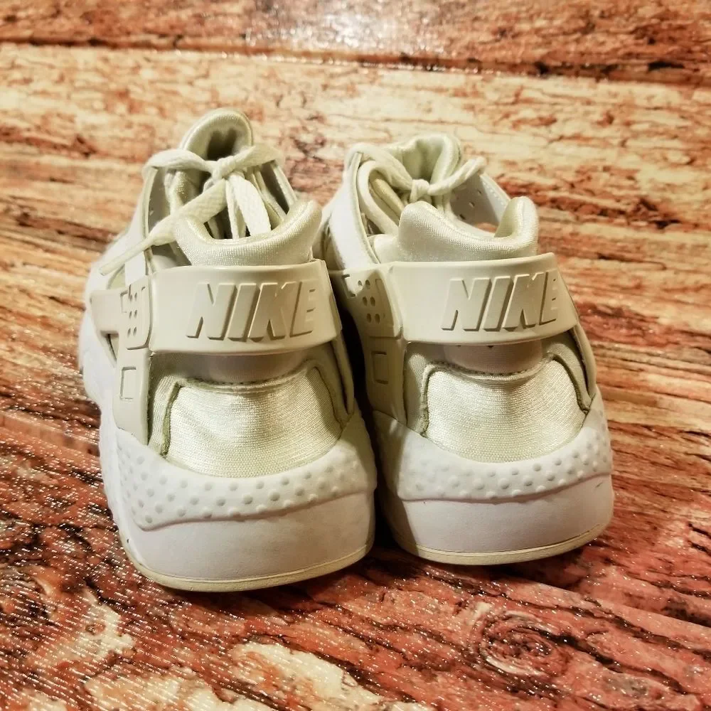 Nike Huarache White Women's 8.5 or Youth Size 7